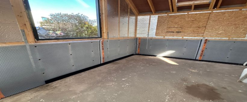 Waterproofing walls will prevent moisture penetration caused by high external ground levels, such as buildings built on slopes or hillsides. 