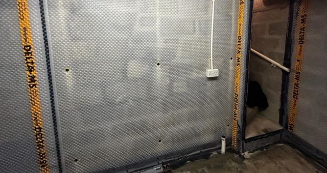 Studs built into the membrane creates the cavity which allows moisture to depressurise and run into perimeter drainage channels installed into the floor slab. 